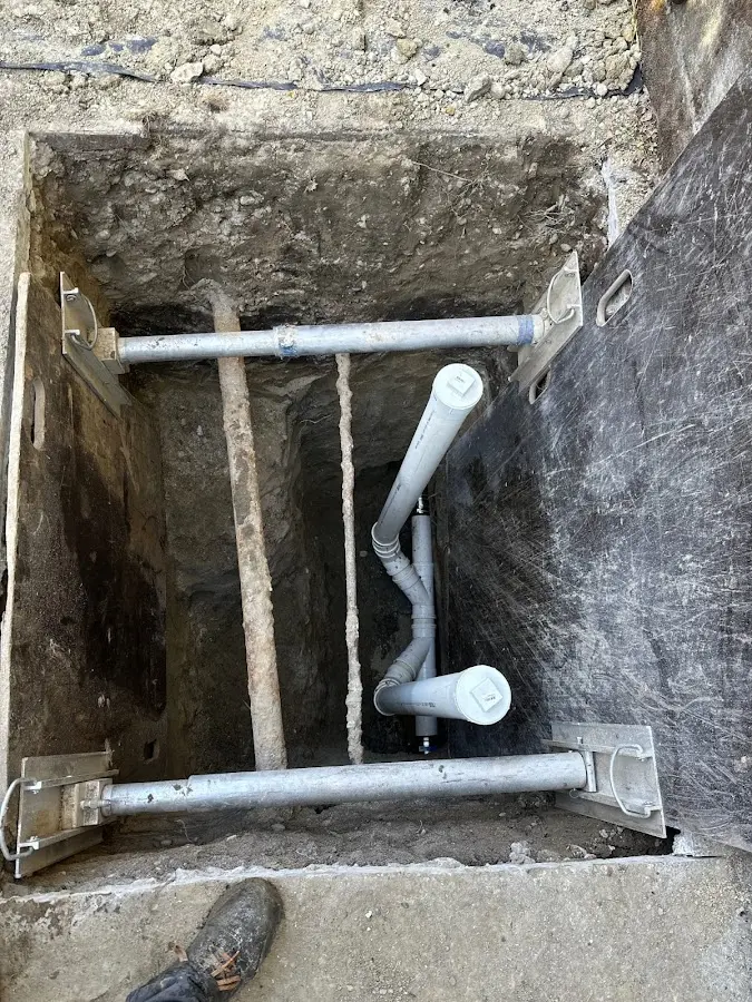 Experienced plumber completing Drain Cleaning work in Eugene